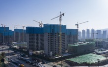 Evergrande có động thái bất ngờ về kế hoạch tái cơ cấu nợ, hàng loạt cổ phiếu bất động sản Trung Quốc lao dốc mạnh