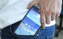 Để điện thoại trong túi quần có gây vô sinh?