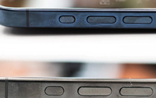 iPhone 15 Pro gặp hiện tượng kỳ lạ: Cứ chạm tay vào là đổi màu sắc - Đang trắng bạc biến thành xanh dương!