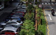 Mất ít nhất 1,9 tỷ mới có quyền sở hữu ô tô: Mức giá ngất ngưởng khiến người dân một quốc gia Đông Nam Á giàu có vỡ mộng