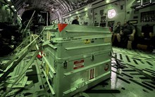 7 năm, 6,2 tỷ km, 1 nắm đất: NASA chia 'báu vật' của mình cho những ai?