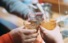 Bị sếp ép uống rượu, chàng trai gục bên bàn nhậu rồi tử vong