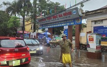 Mưa lớn gây ngập lụt, ách tắc giao thông ở thành phố Thanh Hóa