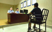 Lấy hơn 7 tỷ đồng tiền bán nhà đi đầu tư chứng khoán rồi thua lỗ nặng, người đàn ông bị tòa gửi giấy triệu tập, danh tính người khởi kiện gây bất ngờ