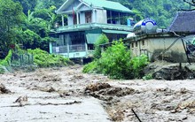 Mưa lũ ở miền Trung: Hàng nghìn nhà dân ngập sâu