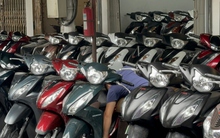 Thị trường xe máy cũ ế ẩm: Dân buôn "ngáp vặt”, lướt điện thoại đợi khách