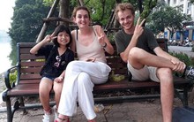 Tranh cãi chuyện "săn Tây" học tiếng Anh: Quan điểm từ ông bố vượt 150km mỗi tuần cùng con gặp khách nước ngoài