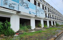 Nhà đầu tư mua bất động sản chờ “sóng hồi” 2023