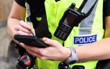 Chỉ nghe một cuộc gọi, cựu cảnh sát bị lừa hết tiền tiết kiệm cả đời: Thủ đoạn có yếu tố không ngờ tới, ngân hàng khẳng định không thể lấy lại tiền