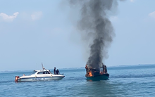 Cháy ghe chở cán bộ khu bảo tồn Cù Lao Chàm, 3 người bị bỏng