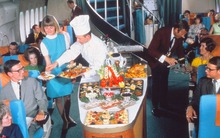 Những bức ảnh "hoài cổ" khiến người ta chỉ muốn ngược dòng thời gian để đi máy bay thời xưa vì sang chảnh bất ngờ