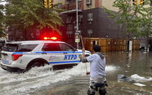 Mỹ ban bố tình trạng khẩn cấp vì ngập lụt nghiêm trọng ở New York