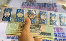 Giá vàng nhẫn tròn trơn tiếp tục lao dốc, giữ thêm 1 ngày càng thêm lỗ nặng