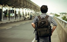 Cậu bé không thi đỗ cấp 3, tự xách ba lô đi học sửa xe và phản ứng bất ngờ của người mẹ