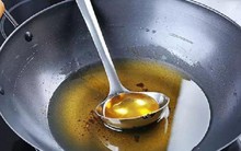 Dầu mỡ thừa có nên đổ xuống cống không? Việc quen thuộc nhưng không phải ai cũng xử lý đúng