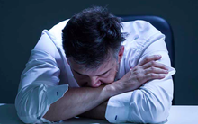 Tuổi 40 có nhảy việc được không? 4 lầm tưởng lớn nhiều người mắc phải khiến tuổi trung niên là "hố sâu áp lực"