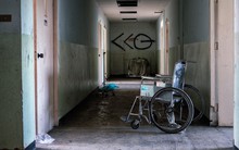 Bên trong Navanakorn: Bệnh viện bỏ hoang cả thập kỷ giữa lòng Bangkok, khung cảnh mục nát gây "rợn tóc gáy"