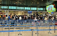 Người dân trở lại TP HCM sau lễ: Sân bay và bến xe thưa thớt, cửa ngõ đông xe