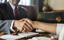 “Một người mù đi tới rìa vách đá, tại sao anh ta quay lại?” Trả lời sắc bén, 9X lập tức được tuyển dụng