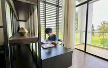 Đi chơi vẫn cho con "lỉnh kỉnh" mang theo bài tập về nhà, nữ MC nổi tiếng giải thích lý do mà được khen "bà mẹ kiểu mẫu"