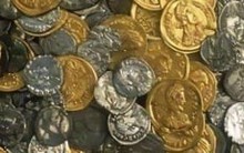 Phát hiện kho báu trị giá cả chục tỷ đồng trong lúc đào đất tìm đồ cho bạn