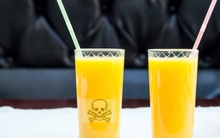 Cho hai ly nước, trong đó một ly có độc, nếu phải uống 1 trong 2 thì chọn ly nào?: Ứng viên EQ cao đưa câu trả lời thông minh