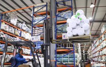 Chữa bệnh ngân hàng thừa tiền: Thuốc nào?