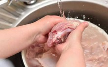 Kiểu rã đông thịt nhiều nhà làm nhưng vừa mất dinh dưỡng lại rước thêm vi khuẩn, làm sao cho đúng?