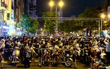 Bị "hét" giá giữ xe đến 100.000 đồng/lượt khi đi xem pháo hoa