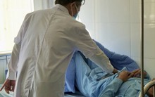 Ở một bệnh viện "đặc biệt", bệnh nhân bị gia đình chối bỏ, phút cuối đời bác sĩ trở thành người đưa tiễn