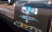 Màn hình ô tô làm bằng pha lê: Trong suốt như phim viễn tưởng, có thể sớm xuất hiện trên xe siêu sang