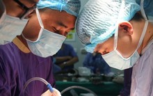 2 bệnh nhân trẻ tuổi chết não, gia đình hiến đa mô tạng hồi sinh sự sống cho 8 người