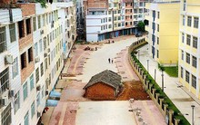 Nhà không chịu di dời có kết cục cực thảm tại đất nước tỷ dân: Sắp bị "nuốt chửng" sau hơn 30 năm