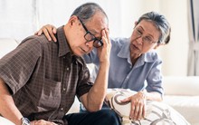 3 "không hiểu" của người sau 60 tuổi khiến gia đình mâu thuẫn: Có lòng giúp đỡ nhưng lại gây xào xáo, bất hòa