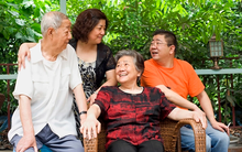 35 năm không họp lớp, tình cờ gặp lại bạn cũ, tôi bàng hoàng phát hiện 3 điểm chung “đau lòng”