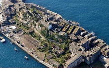 Cận cảnh 'thị trấn ma' nằm cô độc giữa biển được công nhận là di sản thế giới