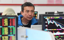 Chán nản vì thua lỗ, nhà đầu tư Trung Quốc đổ xô sang nước láng giềng khi thấy chứng khoán tăng ‘như diều gặp gió’