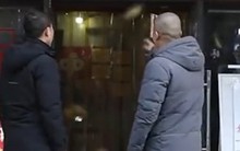 Trúng số độc đắc hơn 19 tỷ, người đàn ông hành động cực 'ngầu'