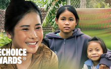 Vụ "bom hàng" kỳ lạ của cô bé ve chai và chị chủ shop: Khi người lạ hóa người ơn