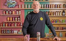 Chỉ tốt nghiệp cấp 3, từng làm công việc hơn 24 nghìn đồng/giờ: Nhiều năm sau ‘lội ngược dòng’ thành doanh nhân thành đạt, nắm giữ khối tài sản hơn 154 nghìn tỷ đồng