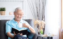 Anh họ qua đời, tôi nhận nuôi cháu trai: Giờ cháu kiếm 2,7 tỷ đồng tiền lương/năm, cho tôi thứ quý báu hơn tiền