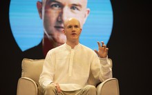 Kỳ tích CEO Coinbase: Bình an vô sự trong khi đối thủ ngồi tù, trở thành kẻ sống sót duy nhất trong bão tiền số