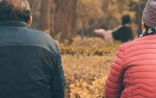 Tôi 71 tuổi bàn sẵn với vợ 4 PHƯƠNG ÁN cho tuổi già: Quyết chẳng nhờ con cháu, tiền tiêu rủng rỉnh đến hết đời