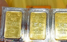 Bỏ độc quyền, giá vàng hết "một mình một chợ"?