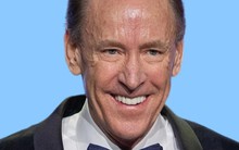 Tỷ phú đại lý ô tô đất Mỹ âm thầm xây dựng đế chế trị giá 1,6 tỷ USD, có lối sống được ví như Batman