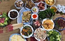 Gần Tết đưa vợ tương lai về ra mắt, hành động trên bàn cơm của cô khiến người đàn ông "quay xe"