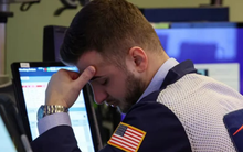 Chứng khoán Mỹ đồng loạt giảm điểm khi lợi suất trái phiếu Mỹ vượt mức 4%