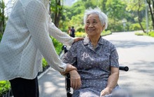 Hơn nửa năm ở nhà 2 con trai, cụ bà 75 tuổi quyết định làm 1 việc: Lợi cho mình, cả cho con