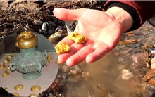 Đang đào mương thì đụng phải bình cổ đựng 40kg vàng, chuyên gia lập tức được mời tới, 3 anh em có quyết định bất ngờ khiến cả làng tẩy chay