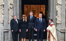 Ông Trump tiết lộ sở thích của cậu út cao hơn 2 m